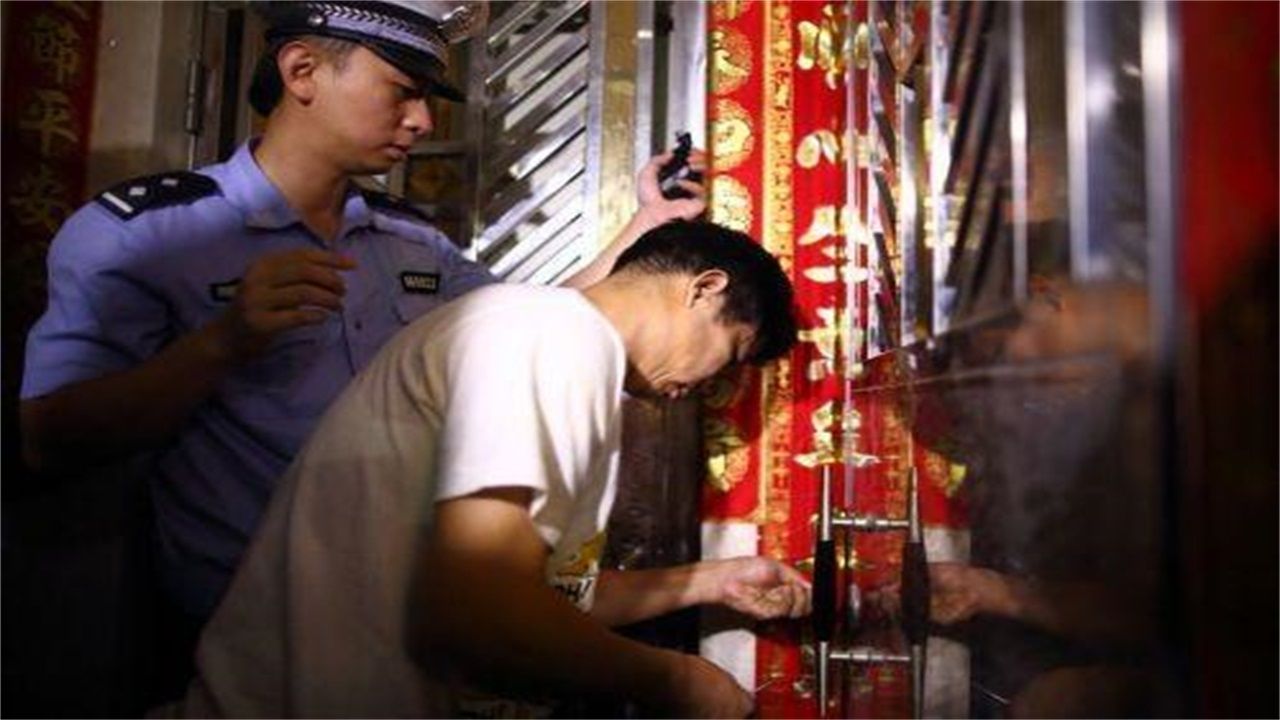 锦州请开锁师傅开了锁后，师傅为什么一般都不进门，就算主人请也不进去？